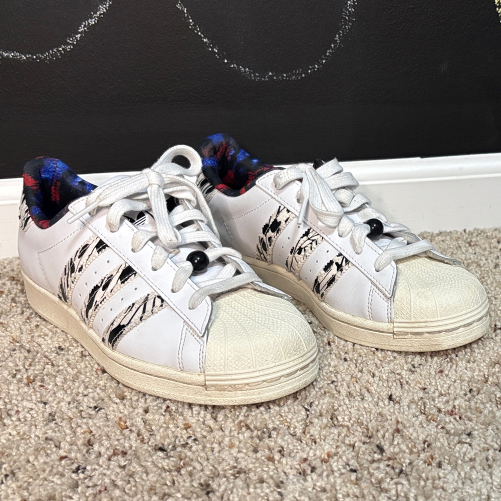 Adidas Shell Toe with Floral Stripes Women’s Size 7.5